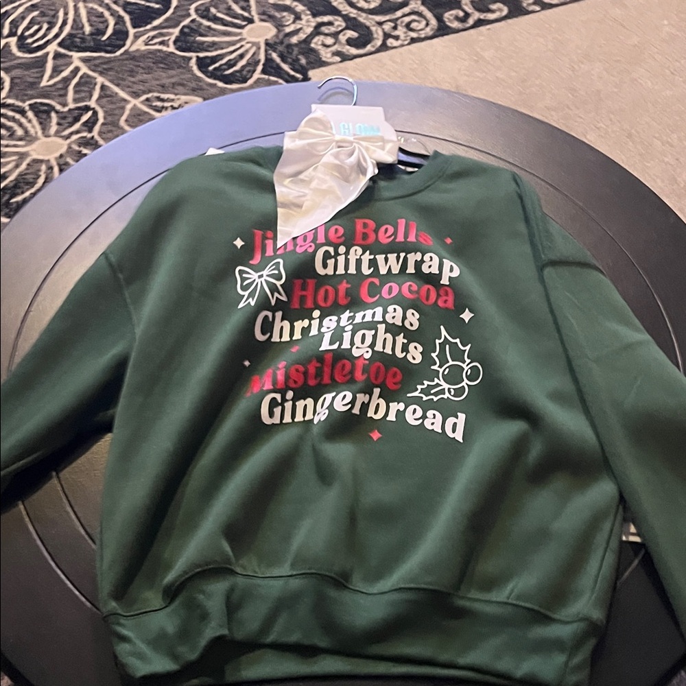 CHRISTMAS 🎄 LA Glow Green Holiday Sweatshirt with bow and shorts
